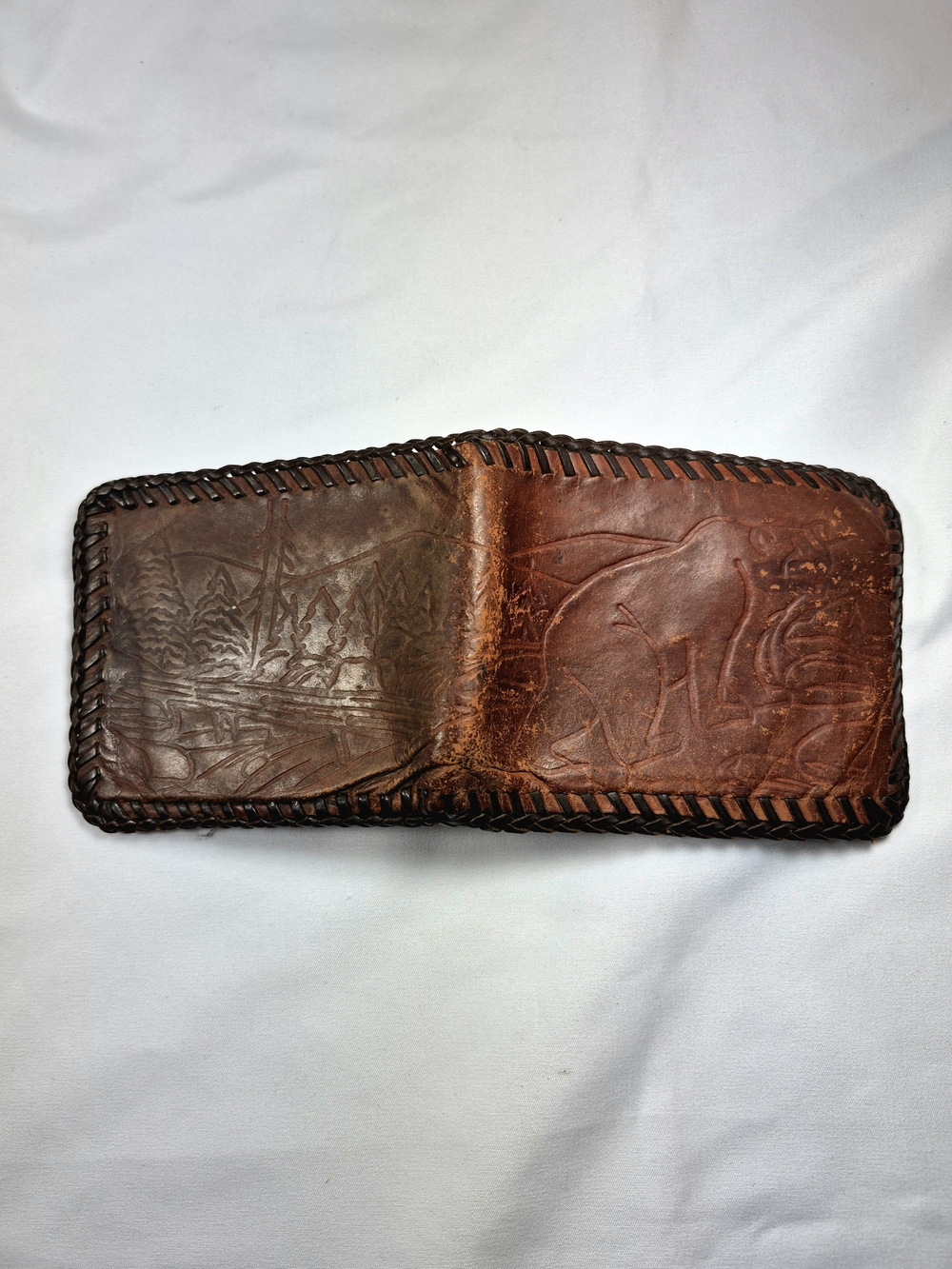Vintage Hand Tooled Leather Bifold Wallet Whipstitch Wilderness Scene Key/Card